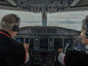 Clipe de coşmar în aer. Un avion cu pasageri a aterizat de urgenţă, după ce pilotul a suferit un infarct în timpul zborului