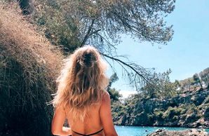 Corina Bud încinge internetul! S-a lăsat fotografiată goală-pușcă. Arată fenomenal la 39 de ani