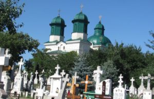 CAZ INCREDIBIL LA UN CIMITIR DIN HUȘI! CUM ZGOMOTELE DINTR-UN MORMÂNT NU ÎNCETAU, AU DEZGROPAT CADAVRUL. CE AU GĂSIT ÎNĂUNTRU