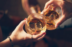 Opt morți și 300 de persoane în spital, după ce au băut vin. Medicii chemați din concediu