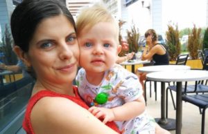 Apel umanitar pentru Mădălina, o mamă tânără care a fost diagnosticată cu cancer. Tratamentul de care are nevoie nu este decontat de stat