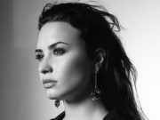 OPT artiști care nu au fost NICIODATĂ la școală