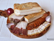 Cum se face slănină afumată în Ardeal și Banat? Rețeta tradițională de slană sau clisă (nu șuncă!)