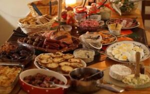 Mii de români au ajuns la spital, în prima zi de Crăciun, din cauza exceselor alimentare