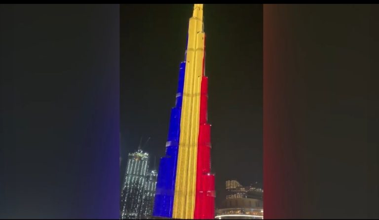 Turnul Burj Khalifa din Dubai, în culorile tricolorului, de Ziua României