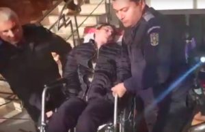 VIDEO | Ana Maria a fost târâtă în scaunul cu rotile în fața judecătorilor. Dintr-o fată veselă de 15 ani a ajuns paralizată