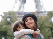 Dana Rogoz le explică tuturor părinților de ce îmbrățișările sunt magice