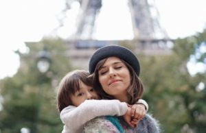 Dana Rogoz le explică tuturor părinților de ce îmbrățișările sunt magice