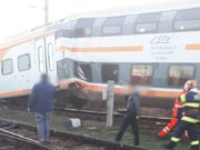Primele imagini cu trenurile care s-au ciocnit în Ploiești Triaj. Garniturile au deraiat