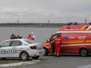 Elev de liceu înecat la Slatina. A făcut focul să nu îngheţe, i-a luat geaca foc şi a sărit în Olt