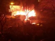 Trei maşini au ars în lanţ, cu explozii puternice, într-o parcare din Bucureşti, zona Titan