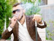 Un fost puşcăriaş din Dolj ar fi făcut peste 1 milion de euro obligând trei tinere să se prostitueze