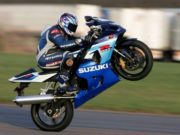 Un motocicilist a murit şi altul este în comă, după ce s-au lovit în timp ce făceau acrobaţii pe şosea, la Satu Mare