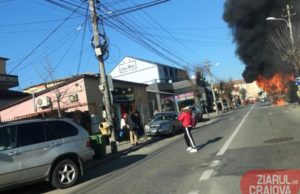 VIDEO | Autobuz de călători în flăcări pe strada Amaradia