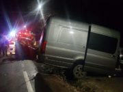 Maşină spulberată de microbuz, în Covasna. Sunt doi morţi şi patru răniţi, după ce unul dintre şoferi a intrat pe contrasens