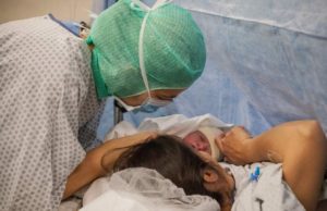 O tânără mămică din Iaşi a murit fulgerător, la câteva minute după ce a născut un băieţel perfect sănătos