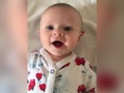 Reacţia unui bebeluş născut surd care aude prima dată vocea mamei