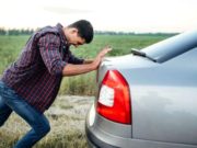 Hoţ prins de poliţiştii din Balş când împingea o maşină furată, după ce a rămas fără benzină