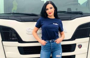 Mălina Ghileschi, cea mai sexy şoferiţă de TIR din România: ‘Lucrez singură şi nu mă văd făcând altceva’