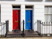 Băieţel de doi ani găsit doar în scutec, pe stradă, în dimineaţa Crăciunului