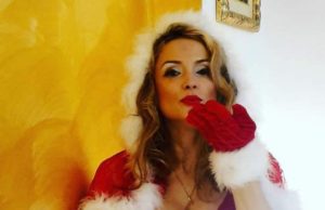 Amalia Bellantoni a încins spiritele pe internet! S-a fotografiat într-un costum sexi de Crăciuniță, ce a lăsat mult la vedere!