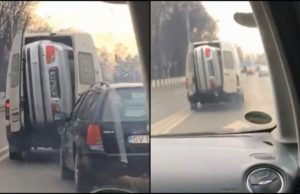 Scene incredibile în Suceava. Un şofer şi-a îndesat BMW-ul într-o dubă, răsturnat pe o parte