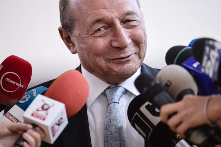 Traian Băsescu: „Dacă e o gaură neagră în Guvern, este Raluca Turcan. Ea ţine bâzul, sau cu ce se ocupă, că nu înţeleg”