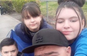 A murit încercând să își salveze cei trei copii dintr-un incendiu provocat de bradul de Crăciun. Flăcările i-au înghițit pe toți!