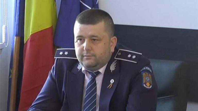 Şeful Poliţiei Vâlcea, demis după ce a fost prins circulând cu 125 km/h în localitate, de Crăciun
