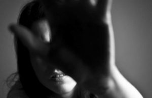 Cinci tineri din Recaş, acuzaţi că au exploatat mai multe minore din judeţul Timiş