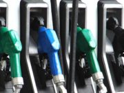 Preţul carburanţilor ar trebui să scadă cu 45 de bani pe litru, de la 1 ianuarie. Supraacciza, eliminată