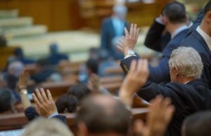 Dublarea alocaţiilor copiilor a fost aprobată. Eliminarea pensiilor speciale, amânată pe fondul protestelor grefierilor