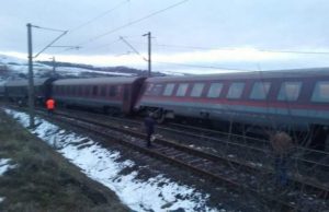 Cel puţin 11 victime în accidentul feroviar din Ploiești Triaj