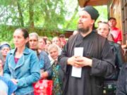 Ioan era preot la o biserică din Iași, dar aproape nimeni nu și-a închipuit ce făcea părintele în timpul slujbelor. „Da-ți-le foc imediat, e Dracul acolo!” Când au aflat ceilalți preoți, s-au îngrozit