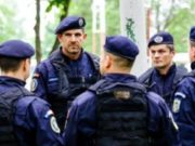 Bătrân de 78 de ani căzut pe stradă, salvat de jandarmii din Brașov