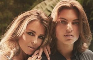 Liz Hurley a pozat în costum de baie la 54 de ani. Mesajul ei pentru bărbați