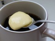 Motivul pentru care e indicat să pui unt în cafea. Sigur nu știai asta!