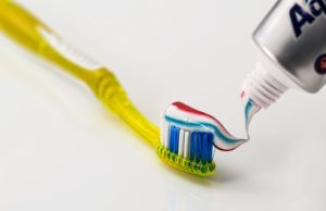 Spălatul pe dinţi scade riscul de insuficienţă cardiacă