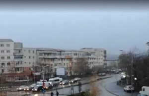 FOTO+VIDEO | Se afla într-un bloc din centrul Alexandriei, când a scos capul pe geam. A încremenit: „Dumnezeule, sunt cu zecile!”