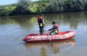 Pompierii din Caracal caută o persoană care s-ar fi înecat în râul Olt
