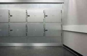 Fantezie sexuală morbidă! Un asistent legist beat a fost prins în timp ce făcea sex cu un cadavru