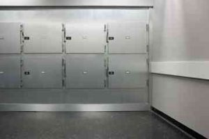 un-asistent-legist-a-fost-prins-in-timp-ce-facea-sex-cu-un-cadavru