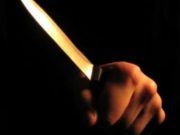 Agent de pază înjunghiat de trei ori de un tânăr care ar fi agresat o chelneriţă într-un club