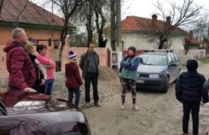 Copii agresaţi de colegi la şcoala din sat: „M-a dezbrăcat în fundul gol şi m-a coţăit“. Directoarea: „De modul în care vin copiii la şcoală nu sunt responsabilă“