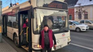 vasile-era-in-troleul-5-cand-a-zarit-o-tanara-cu-un-baiat-aceasta-l-a-intrebat-ceva-dupa-care-s-a-631662