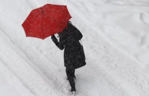 Vremea în weekend. Meteorologii anunţă temperaturi scăzute şi ninsori