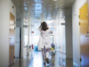 „Astăzi nu are voie nimeni să vomite!” Într-unul dintre cele mai triste locuri am văzut cele mai calde, mai vesele, mai pline de energie și mai drăguțe asistente