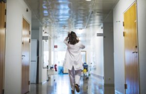 „Astăzi nu are voie nimeni să vomite!” Într-unul dintre cele mai triste locuri am văzut cele mai calde, mai vesele, mai pline de energie și mai drăguțe asistente