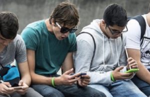 Tinerii din ziua de azi. Generaţia „fulgi de nea“, hipersensibili, veşnic nemulţumiţi şi ofensaţi de cele mai banale lucruri