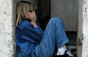 Fetiță de 10 ani, violată în scara blocului!